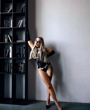 VERONIKA, 22