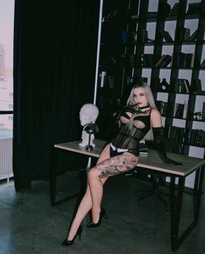 VERONIKA, 22