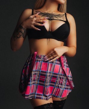 VERONIKA, 22