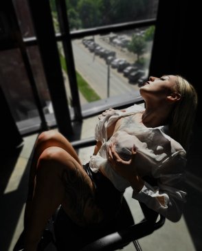 VERONIKA, 22